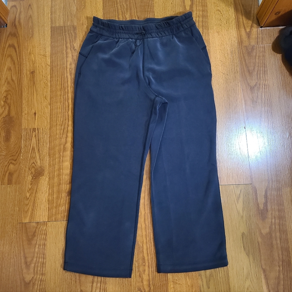 Lululemon Softstreme High-Rise Straight Leg Crop Size 8